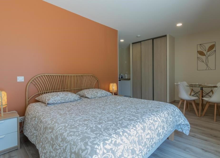 Domaine Le Caprougeat Hotel Daux Luaran gambar